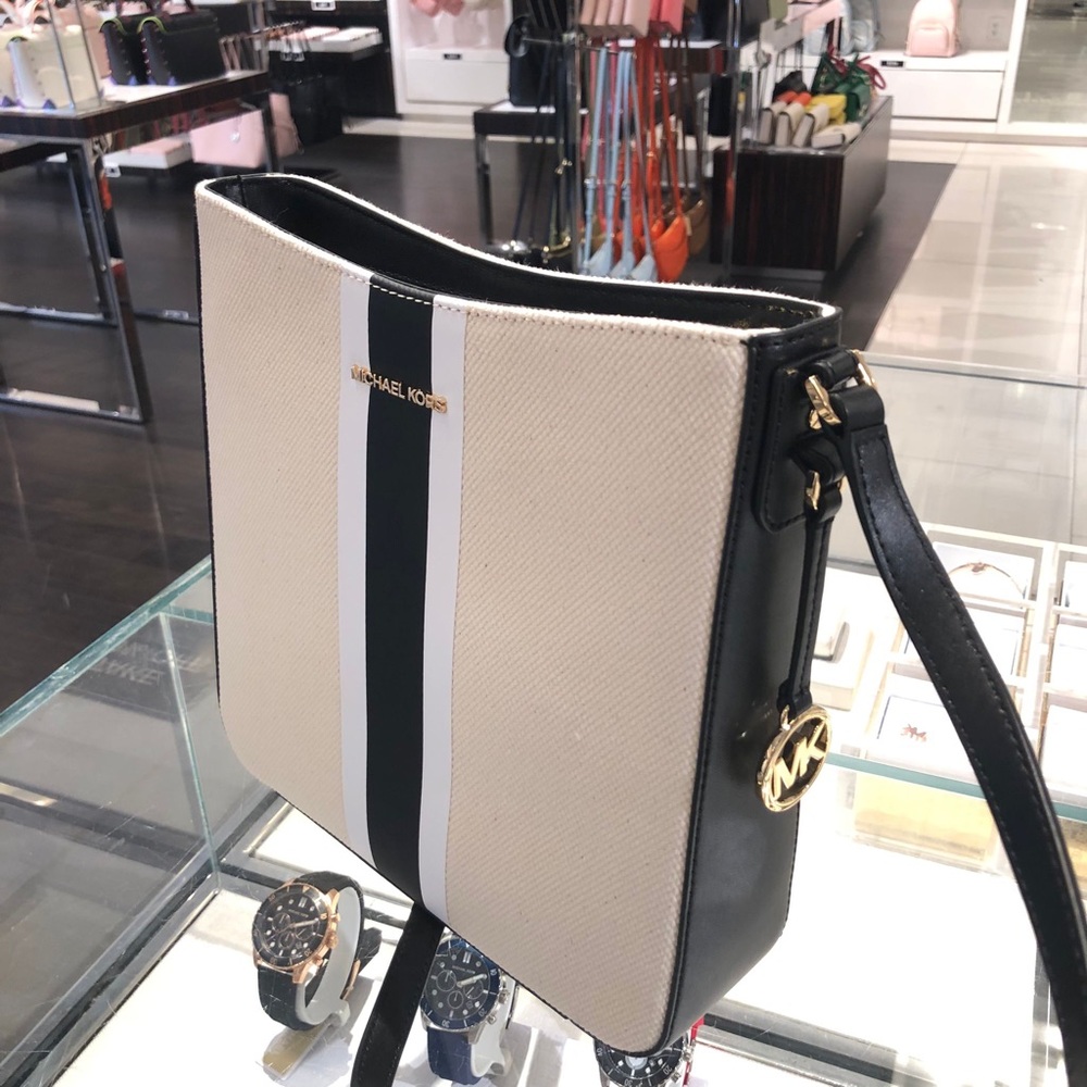 Michael KorsLarge Messenger Crossbody Handbag Purse Bag Shoulder black